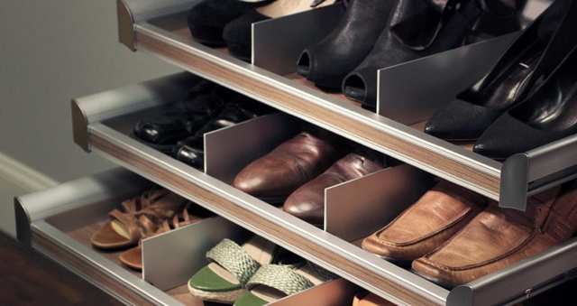 Trước khi mua tủ giày dép nhôm kính hay bất cứ tủ giày nào, bạn nên đếm số lượng giày mà bạn có
