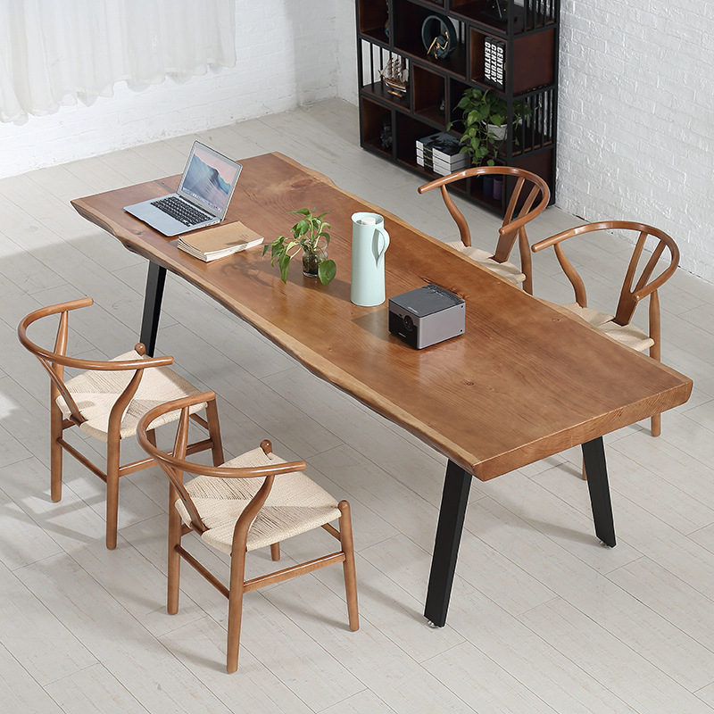 Lựa chọn mẫu bàn ghế cafe bọc vải bằng gỗ kém chất lượng